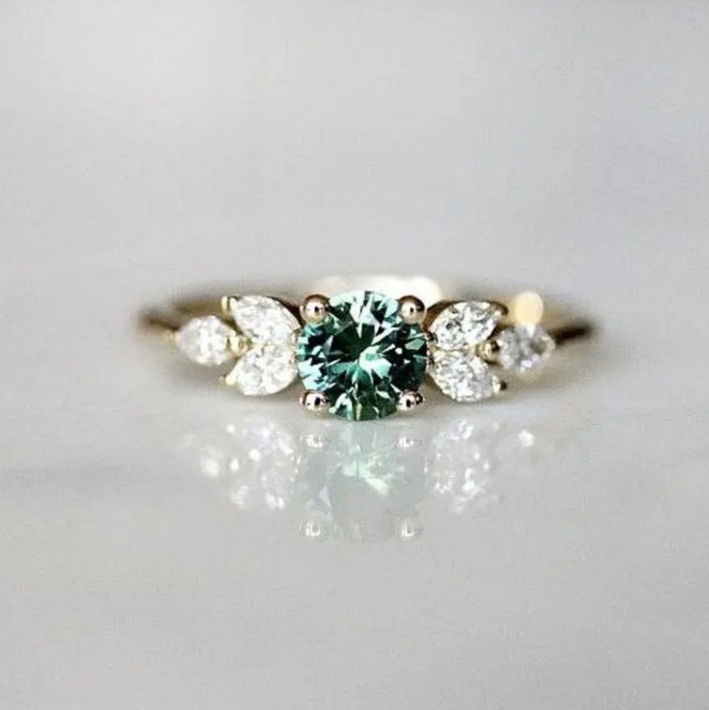 🔹️ Beautiful Green CZ 925 SS Ring.